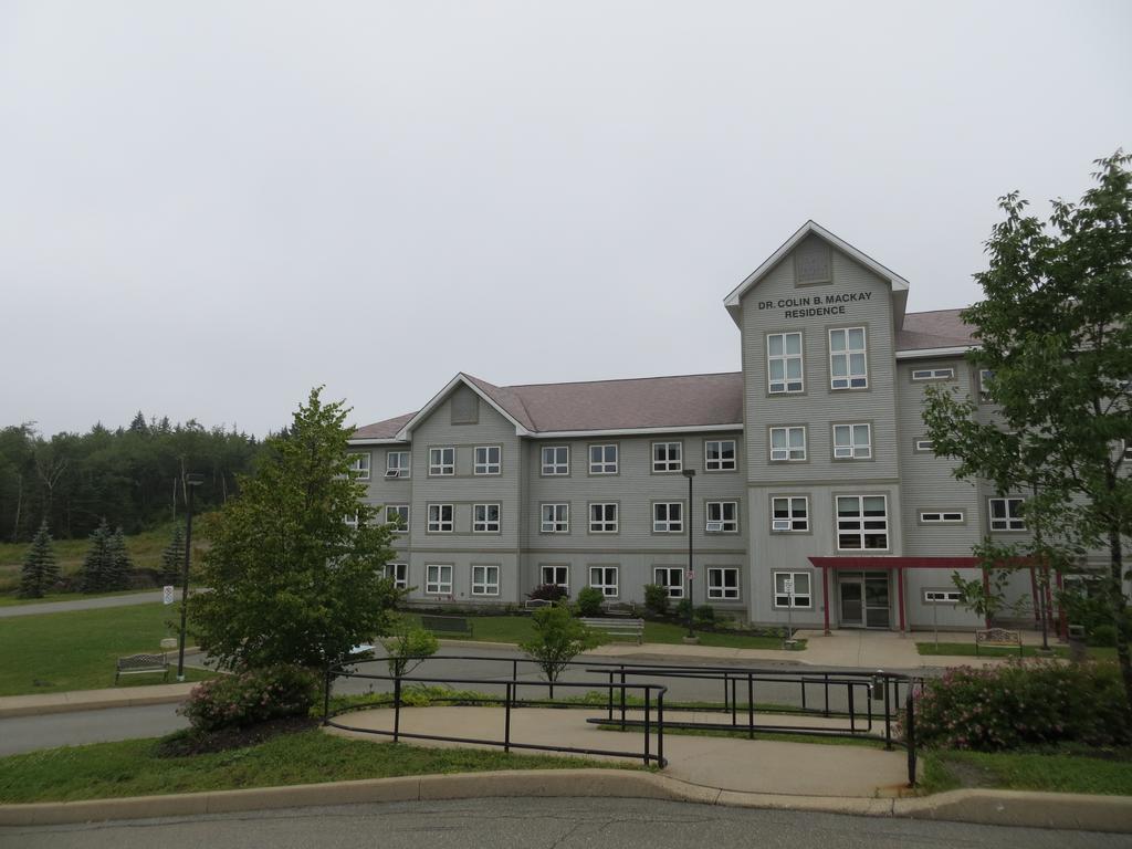 Unb Saint John Summer Hotel Buitenkant foto
